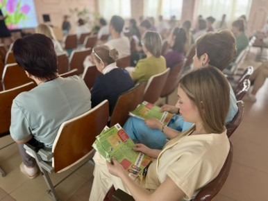 Госавтоинспекция Севастополя организовала профилактический семинар об основах безопасности дорожного движения для медицинского персонала крупной городской больницы