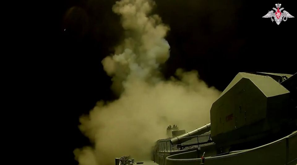 Крымский мост перекрыт, в Севастополе сбивают воздушные цели