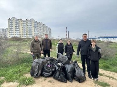 РАБОТА В ОКРУГЕ. Депутаты Законодательного Собрания приняли участие в субботнике на территории хоры Херсонеса