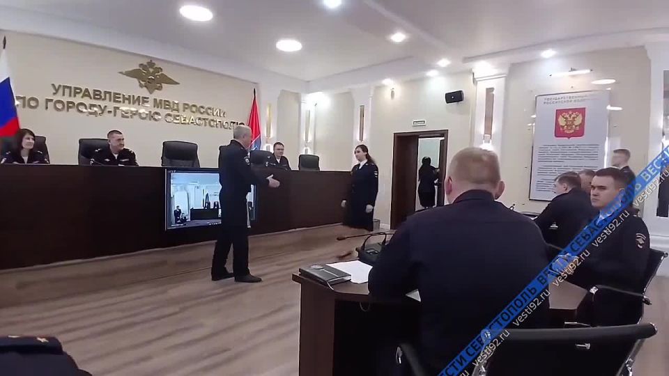 Лучших следователей полиции отметили сегодня ведомственными наградами