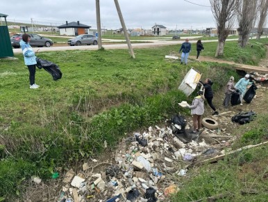 Сотрудники администрации, депутаты и неравнодушные жители нашего округа объединились для 2-го общегородского субботника!