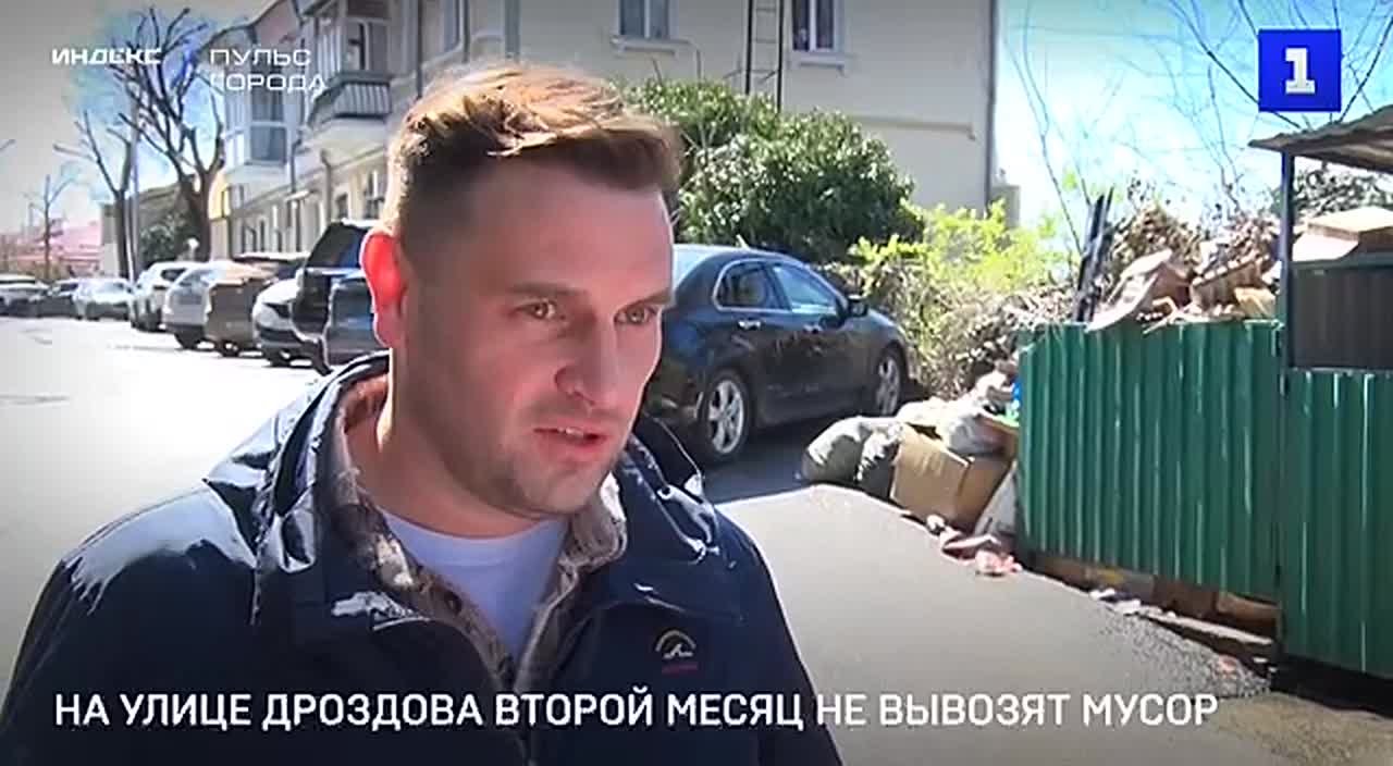 Переполненный мусором контейнер в историческом центре Севастополя и полное равнодушие горслужб