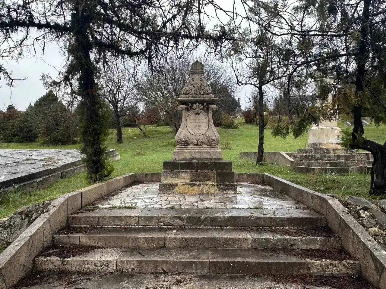 В Севастополе начнут реставрацию исторических захоронений на Братском кладбище