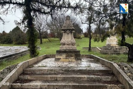 В Севастополе начинают восстанавливать старые захоронения на Братском кладбище на улице Богданова