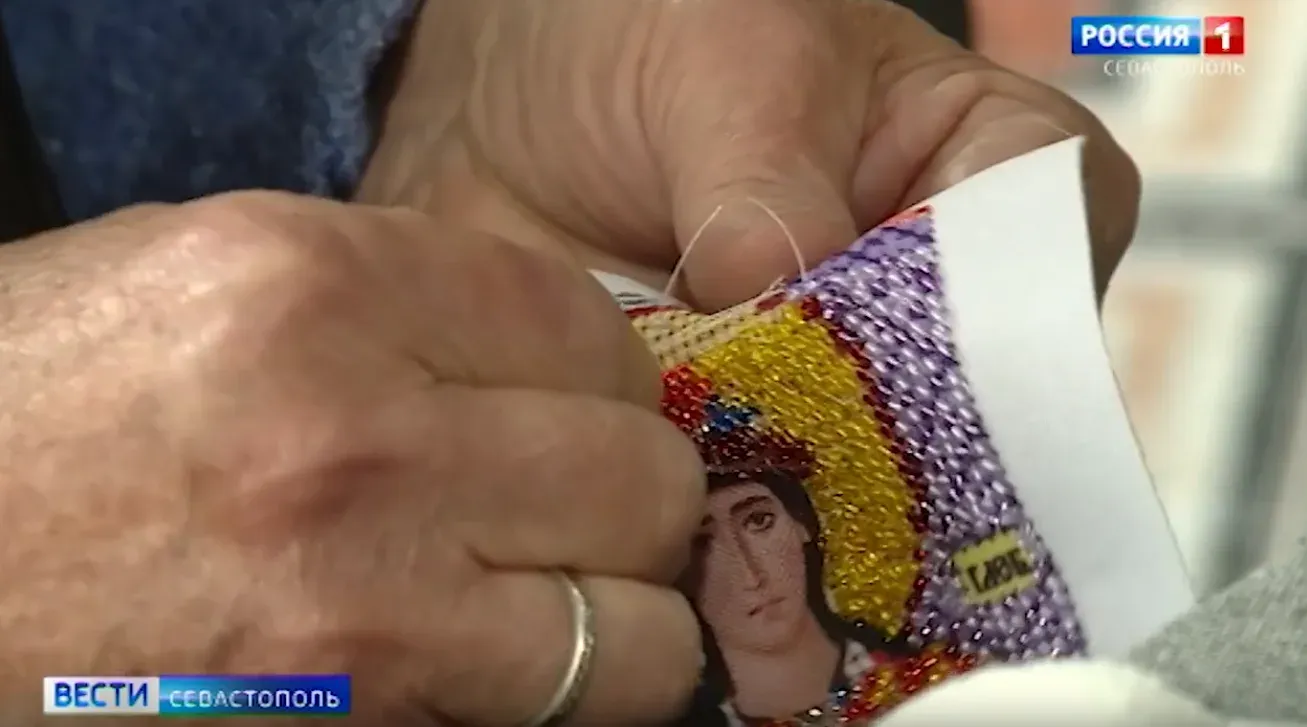 Севастопольские рукодельницы передадут бойцам более ста вышитых икон к празднику Пасхи