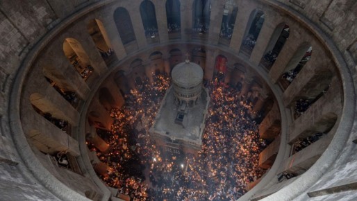 Благодатный огонь сошёл в храме Гроба Господня