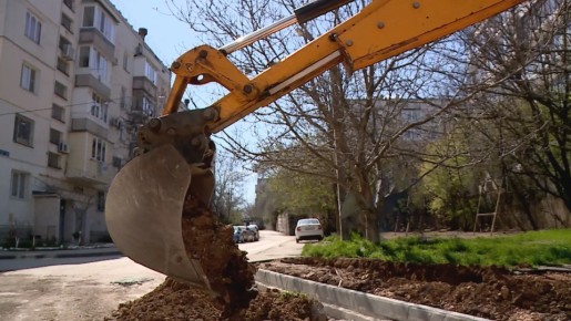 В 2026 году благоустроят дороги в 30 севастопольских дворах