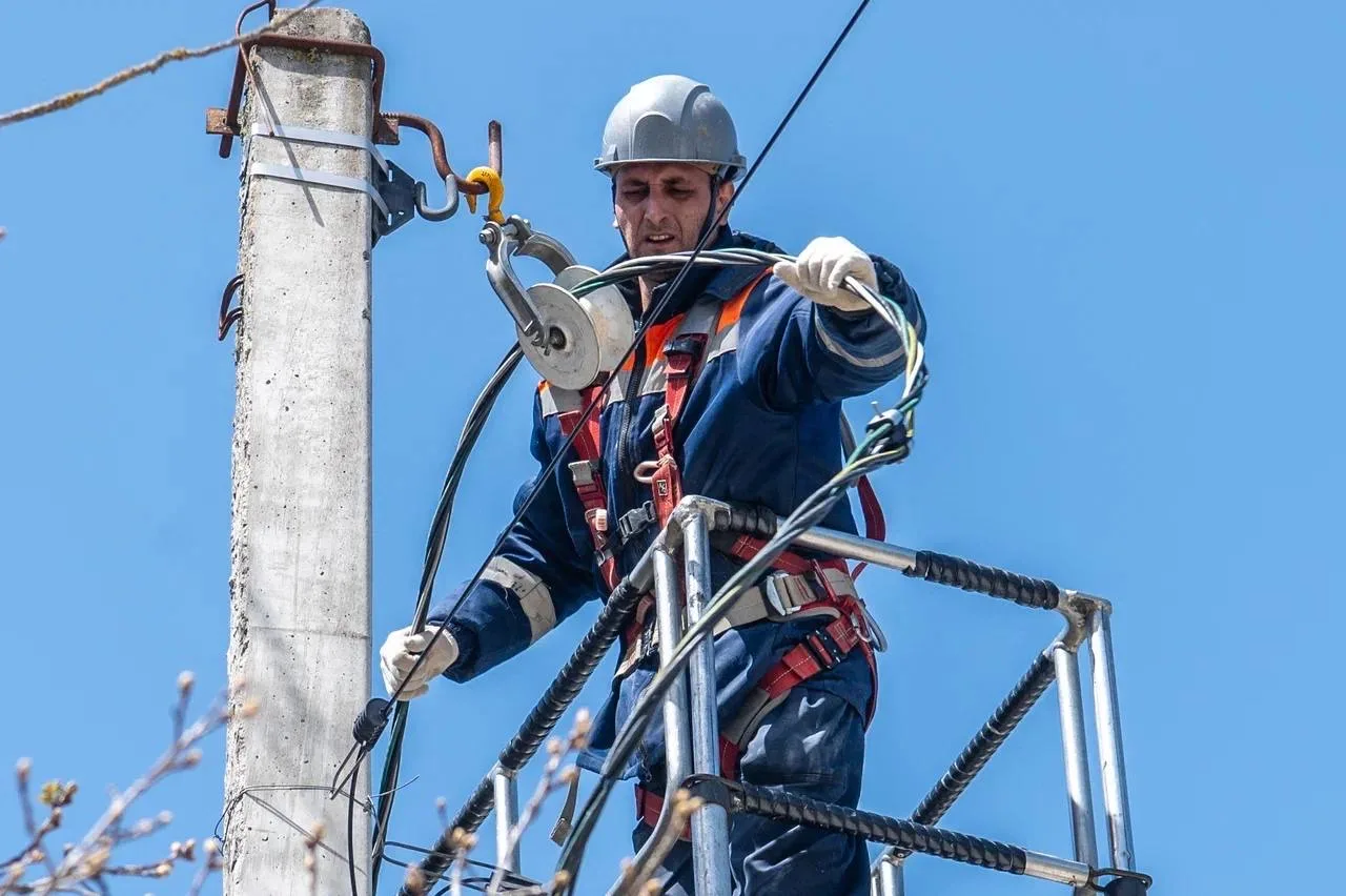 Энергосети Севастополя обновляют к летним нагрузкам