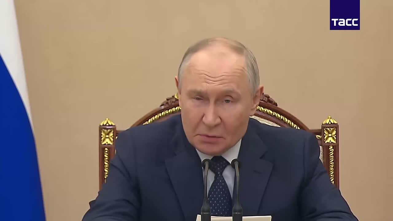 Владимир Путин заявил о снижении экономической динамики и поручил выработать меры для стимулирования роста