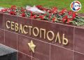 К стеле Севастополя у Кремля возложили цветы