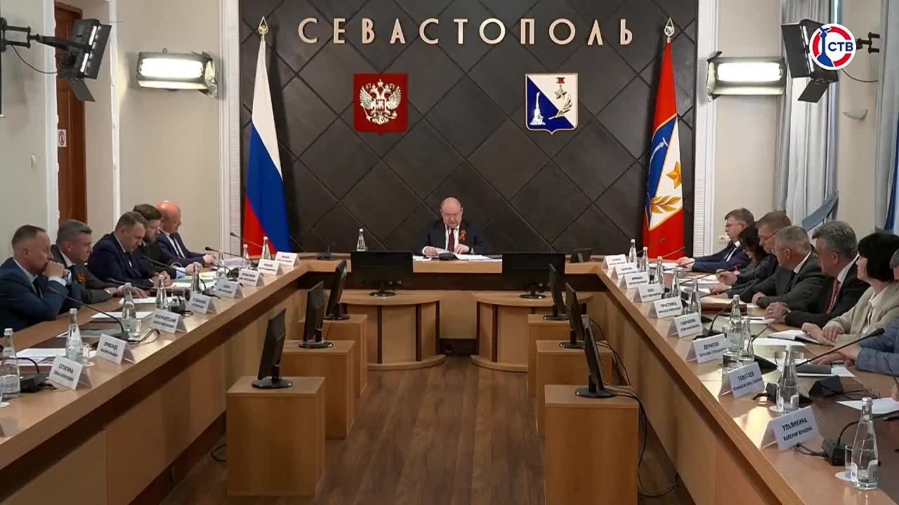 Губернатор поручил прекратить «бюрократический футбол» при работе с обращениями севастопольцев