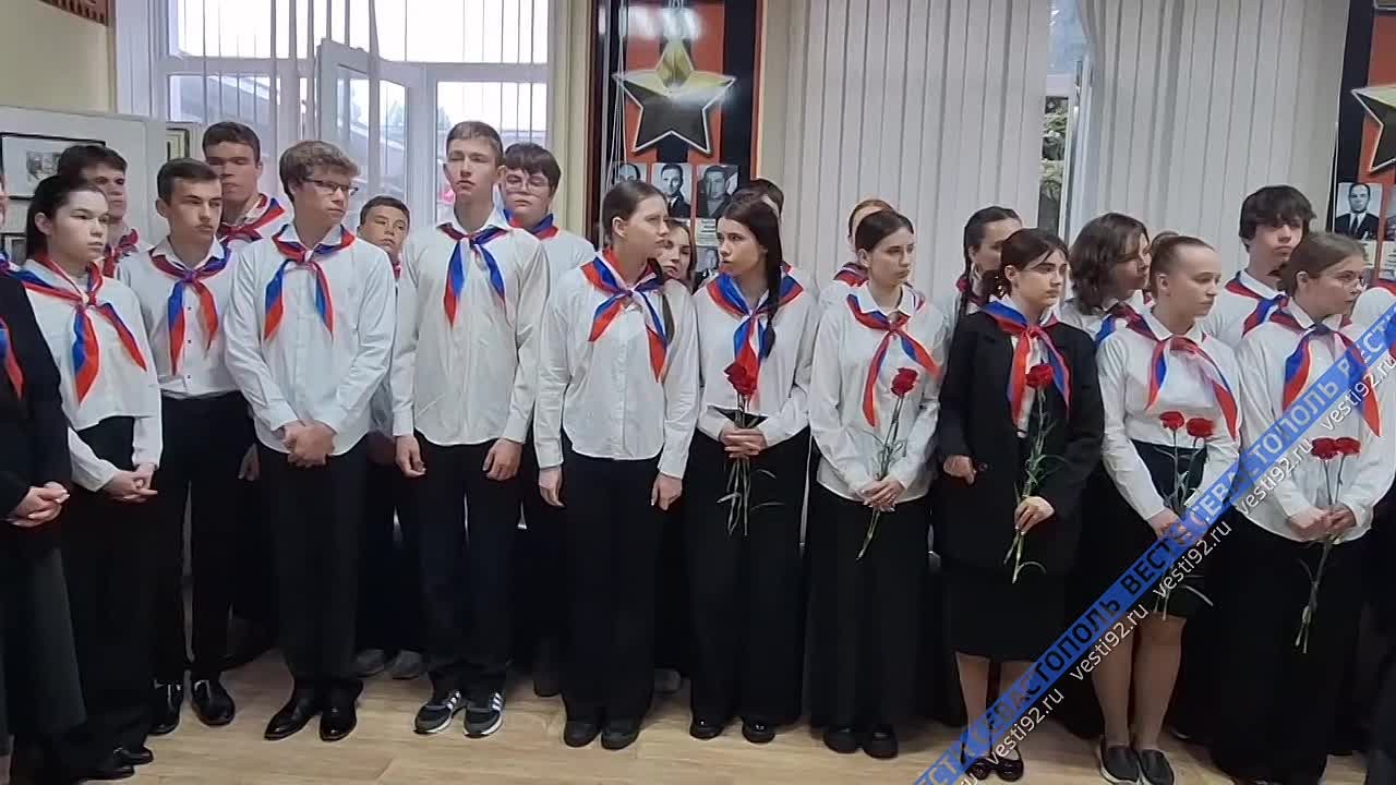 В гимназии №24 открыли «Парту героя»
