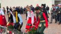 В Крыму возложили цветы к Монументу памяти депортированных народов