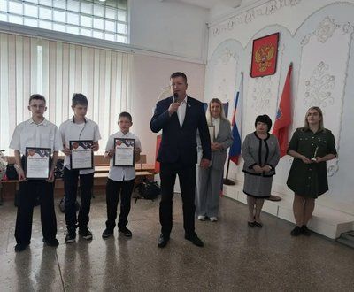 Вячеслав Камзолов принял участие в торжественной линейке