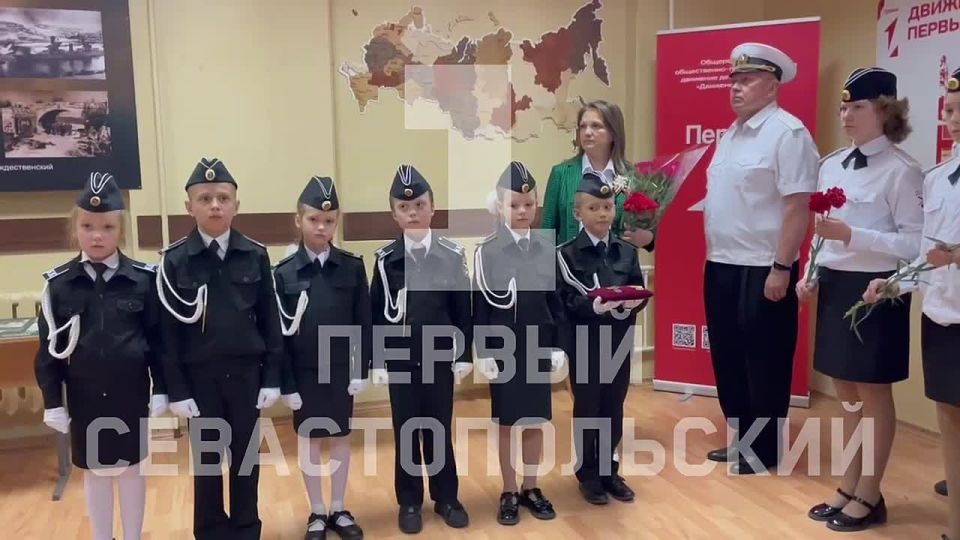 В школе № 22 открыли Парту Героя, посвященную её выпускнику – участнику СВО Дмитрию Заратуйченко