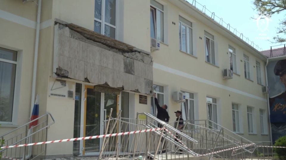 Два уголовных дела возбудили после обрушения балкона школы №13