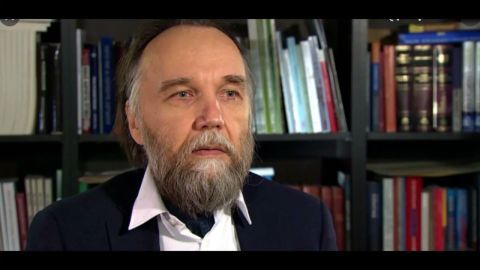 Александр Дугин: Во вторник в Следком увези десяток сотрудников, включая Гусейнова, которых приняли в 7 утра по месту жительства, большинство отпустили под подписку, одна девушка - Светлана Месяц - осталась отдыхать на нарах
