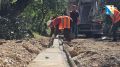 Во дворе дома № 19 на улице Бориса Михайлова ремонтируют дорогу и пешеходные зоны