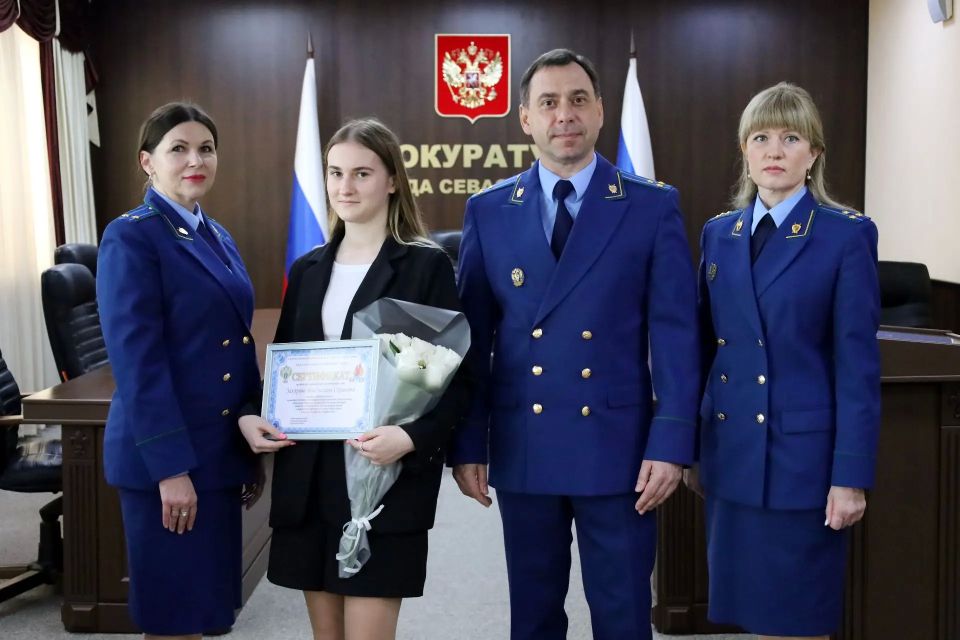 Севастопольские школьники ежегодно участвуют в дополнительной общеразвивающей программе «Юный правовед», реализуемой Генеральной прокуратурой Российской Федерации совместно с МДЦ «Артек»