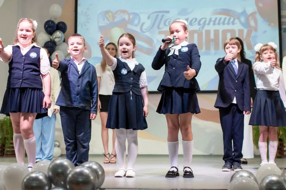 Сегодня в школах Крыма и Севастополя прозвучали последние звонки