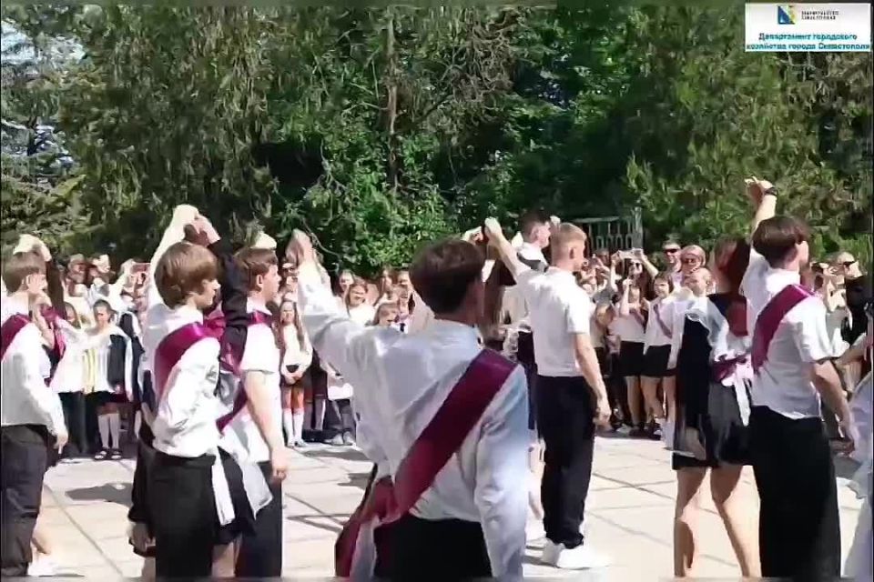 Последний звонок — старт к новым вершинам!