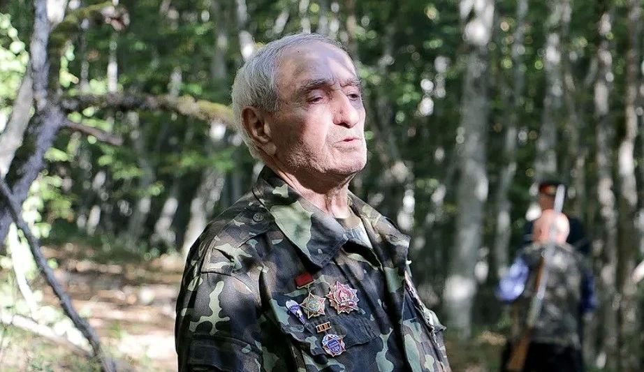В Севастополе в возрасте 94 лет ушёл из жизни Евгений Борисович Мельничук — историк, писатель и хранитель памяти о крымских партизанах, подполковник в отставке