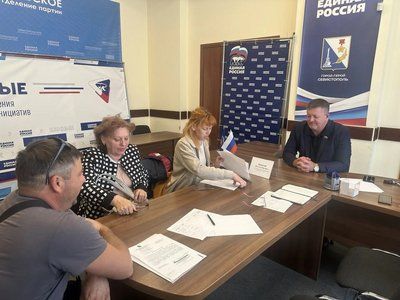 Вячеслав Камзолов рассмотрел обращения избирателей