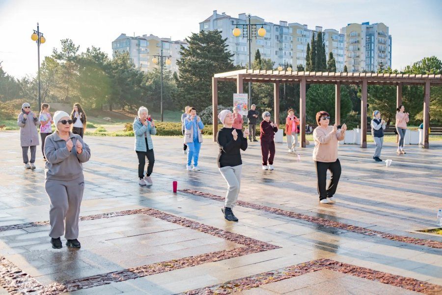 В Севастополе проходит восьмой сезон общегородских зарядок «С бодрым утром!»