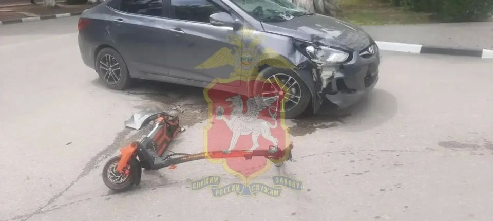 В Крыму в ДТП пострадали двое несовершеннолетних на электросамокате