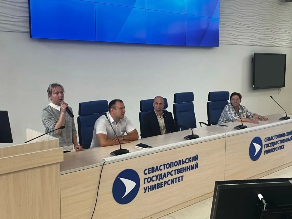 Севастопольские полицейские провели профилактическую лекцию для иностранных студентов СевГУ