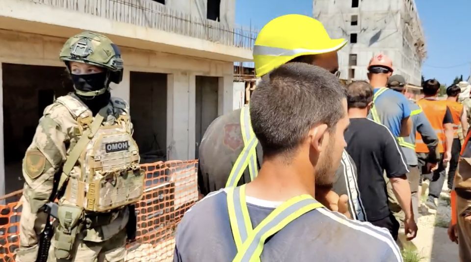 В Севастополе задержаны 14 нелегальных рабочих