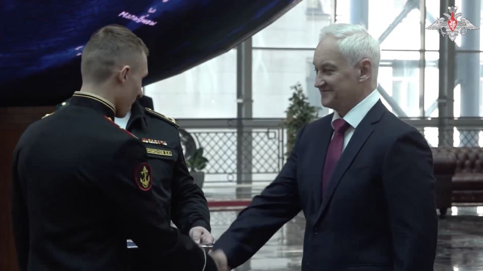 «Золотые Звезды» вручили отличившимся бойцам СВО