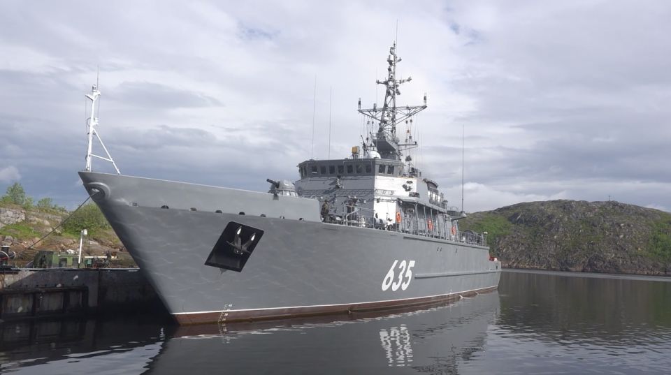 На Северный флот прибыл новейший морской тральщик «Полярный»