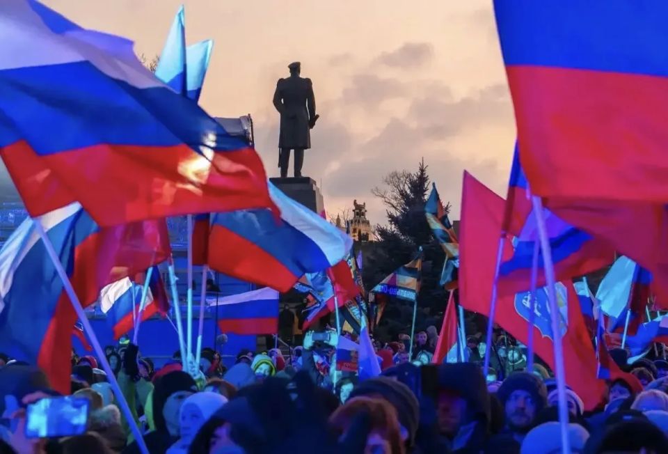С Днём России!. Сегодня, 12 июня, вся наша великая страна отмечает День России! И для нас, севастопольцев, этот праздник имеет особое, глубокое значение