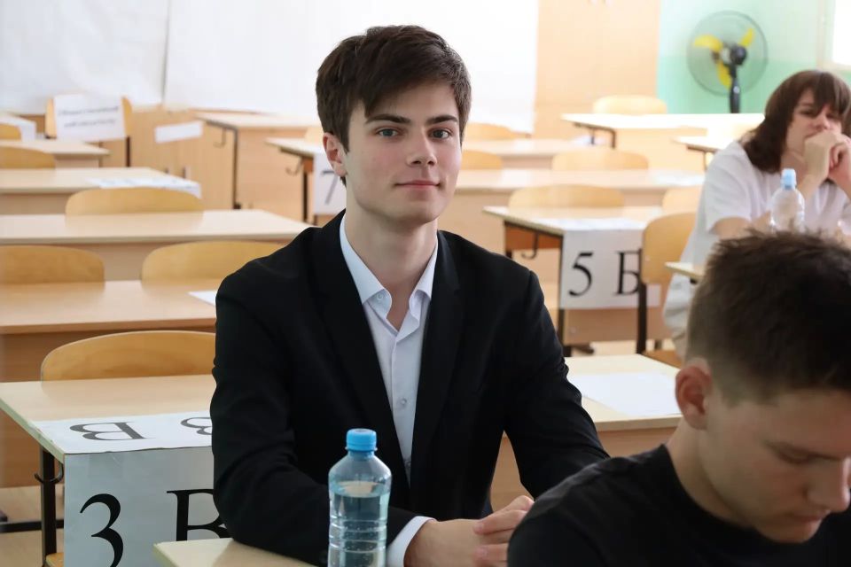 Основные дни экзаменационной кампании ЕГЭ-2026 в Севастополе продолжают экзамены по истории, географии и иностранным языкам.