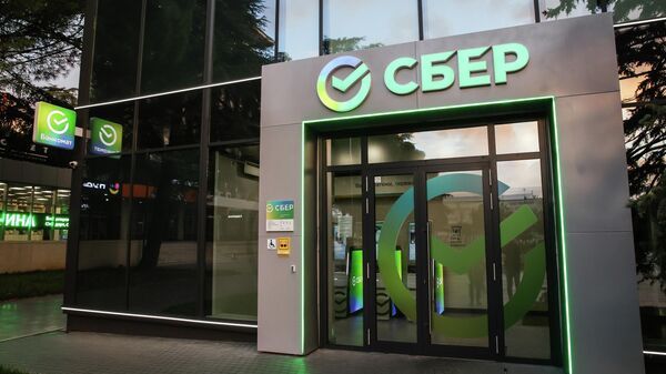 "Сбер" помог крымчанам спасти от мошенников почти 50 млн рублей