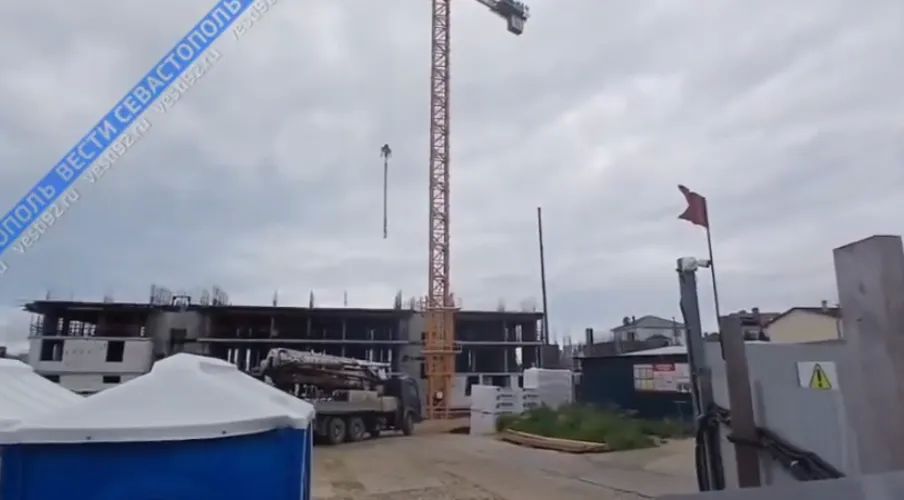 Дом по программе доступного жилья в Севастополе достроят через год