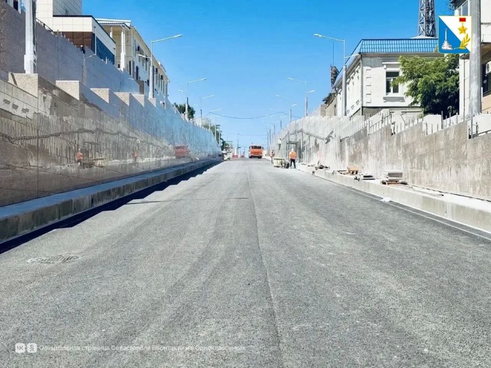 На улице Адмирала Октябрьского уложили три слоя асфальта