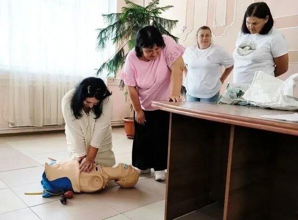 Медсёстры школ и детсадов прошли обучение на курсах детской реанимации