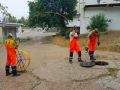 Водоканал: Рабочие моменты. Устранили засоры на ул.Генерала Жидилова и на пр.Победы. Но одной из фотографий - извлеченные из колодца влажные салфетки и тряпки