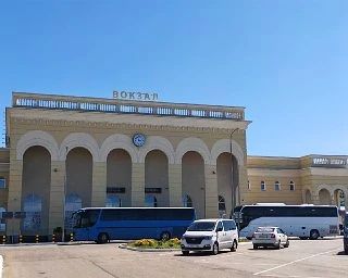 Все поезда «Таврия», прибывающие в Крым 20 июня и отправляющиеся из него, заканчивают и начинают свои маршруты в Керчи