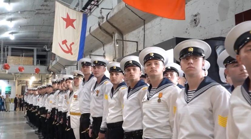 76-й выпуск ЧВВМУ им. Нахимова впервые прошел в подземном музее Балаклавы