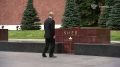 Президент возложил цветы к обелискам Городов-Героев, в том числе Киеву и Одессе