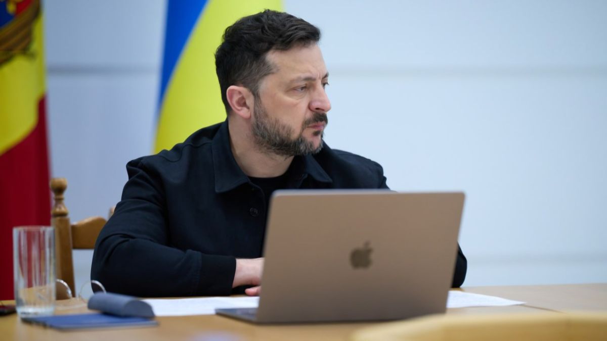 У Зеленского забрали орден из-за героизации нацистов