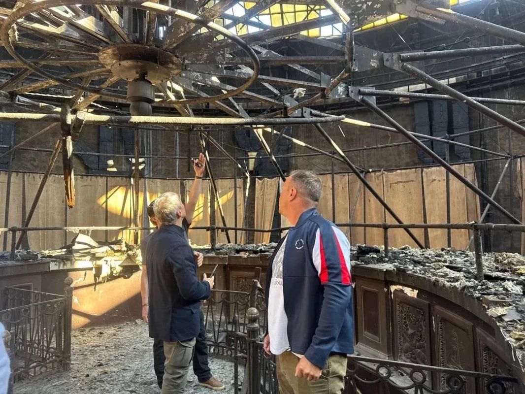 Крышу Панорамы будут срочно восстанавливать