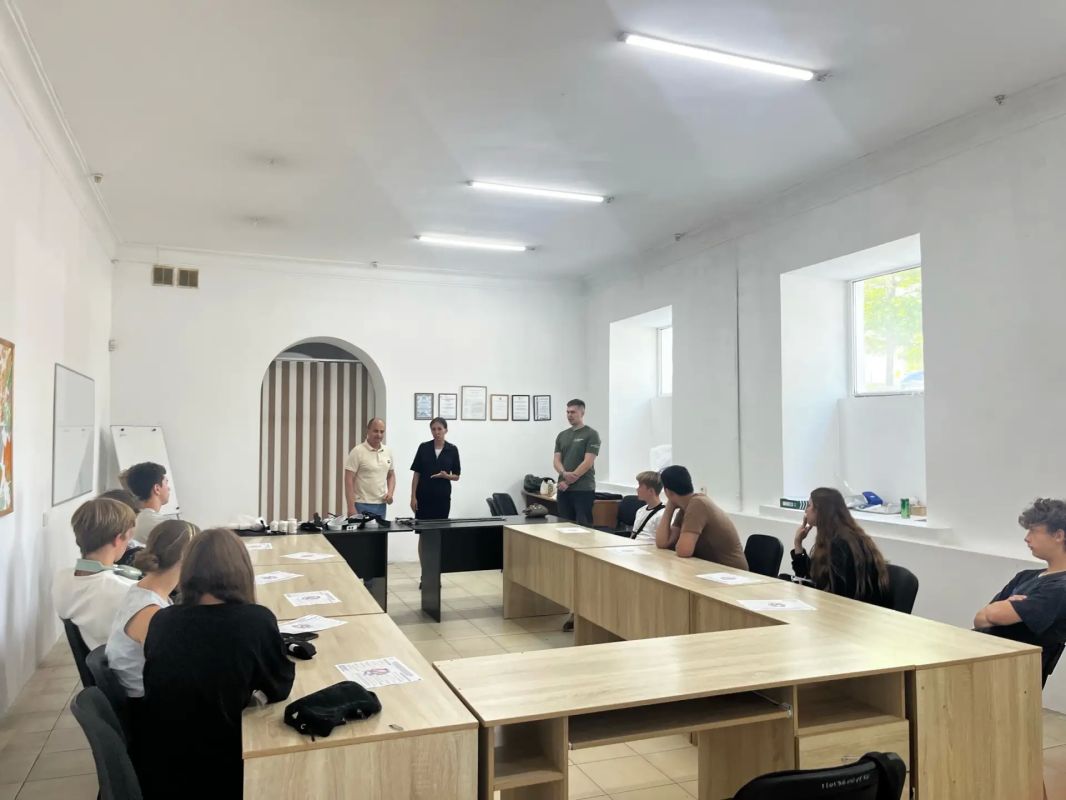 В Севастополе полицейские и волонтеры рассказали о преимуществах ЗОЖ и обучили молодежь навыкам первой помощи в рамках акции «Время НЕзависимых»