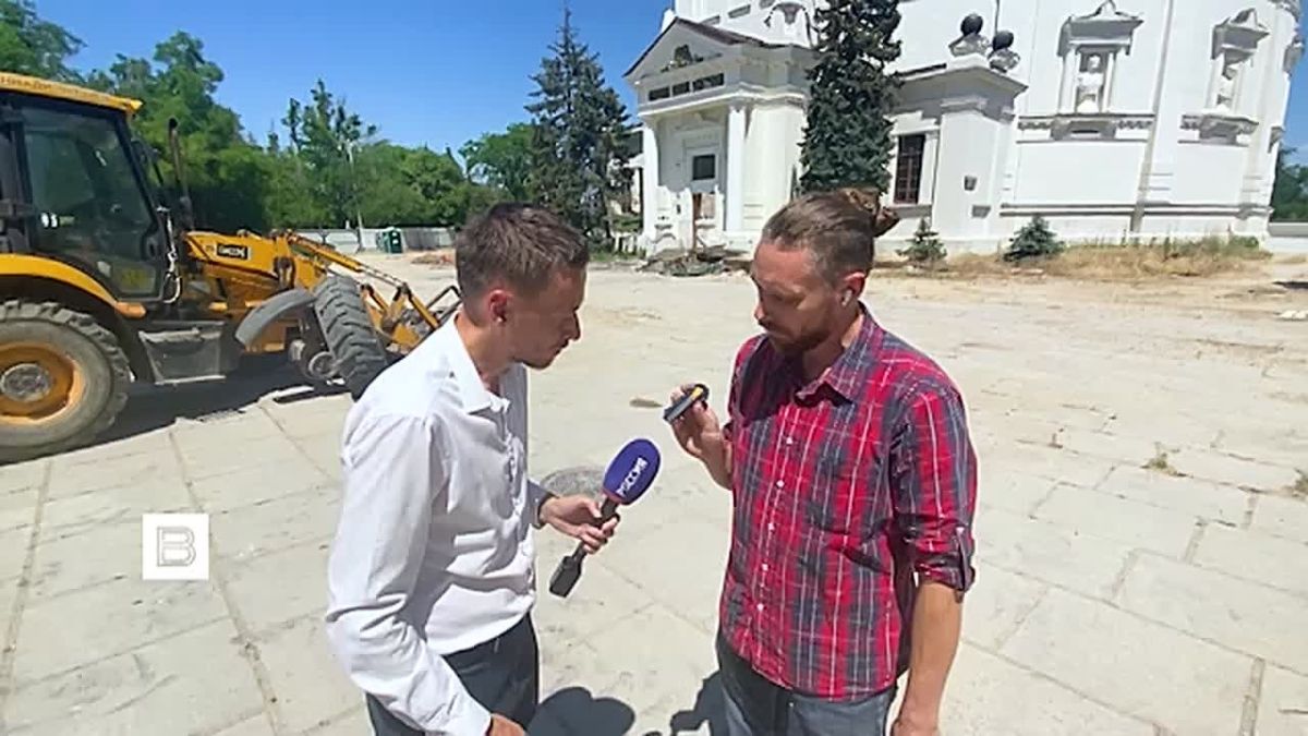 "Нам пришлось забираться по вентиляционным шахтам, по водопроводным трубам, и это все в условиях льющейся сверху воды, осыпающихся стекол": сотрудники музея "Оборона Севастополя 1854-1855 годов" не побоялись войти в горящее...