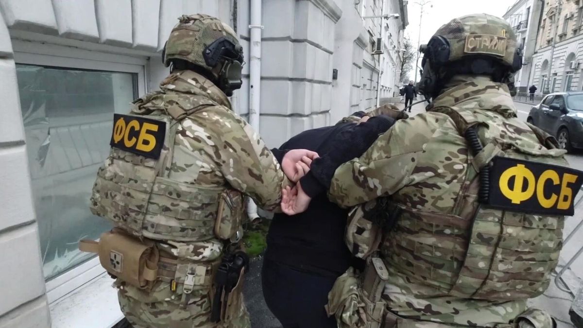 Житель Крыма получил 6,5 лет колонии за призывы к ударам по РФ. Главное к этому часу