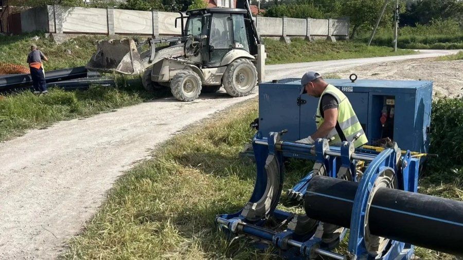 В поселке Сахарная Головка уложили порядка 850 метров водопроводной сети