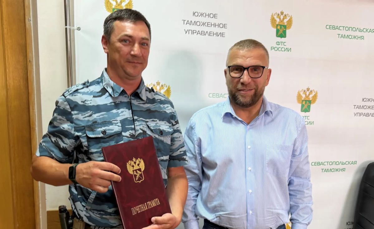 Руководитель ФТС России Валерий Пикалёв провел совещание в Севастопольской таможне